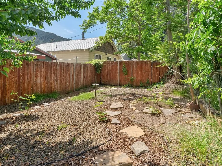 Castle Ave — Photo 15