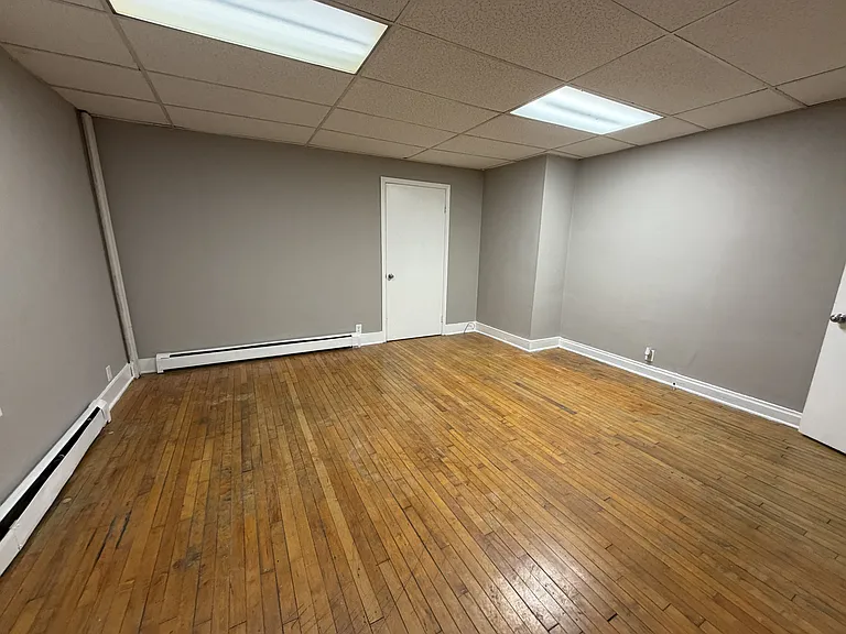 455-457 Post Ave #1 — Photo 7