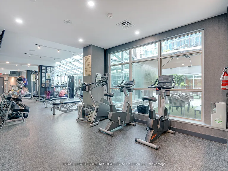 350 Wellington St W #M20 — Photo 24