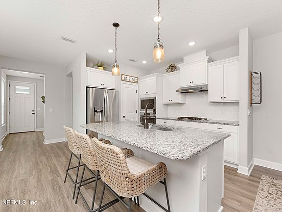 5th image of 62 VISTA LAKE Circle