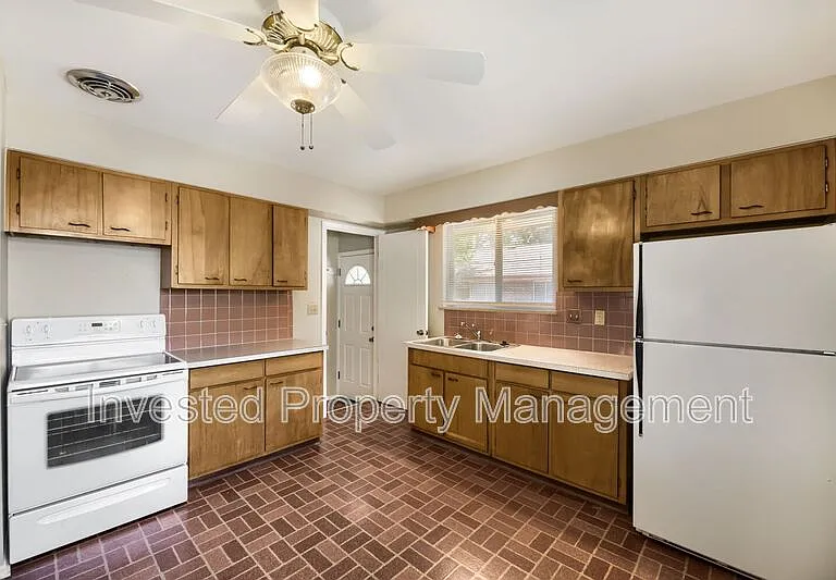 1142 W Ida Ave #A — Photo 6