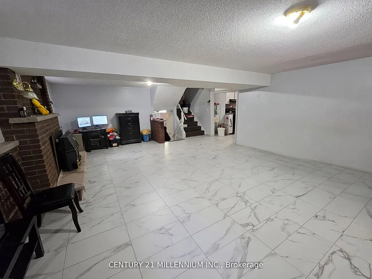 23 Malcolm Cres — Photo 7