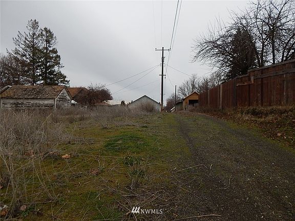 5th image of 915 10 Street