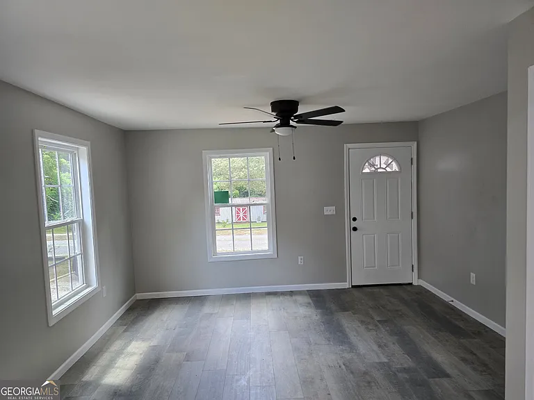 305 Smith St — Photo 11