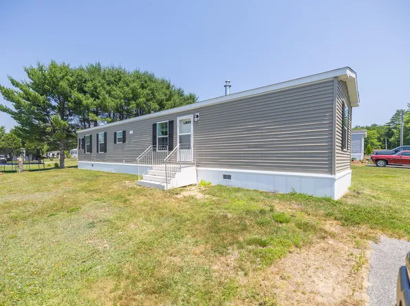 3 Tirrell Avenue, Mechanic Falls, ME 04256