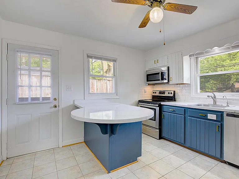 742 Elmhurst Rd — Photo 9