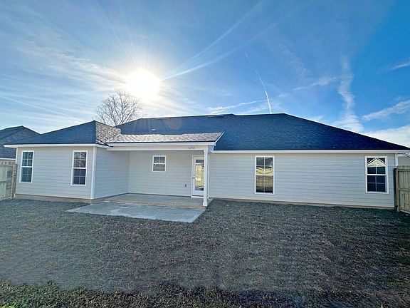 3rd image of 3822 Edinburg Cir