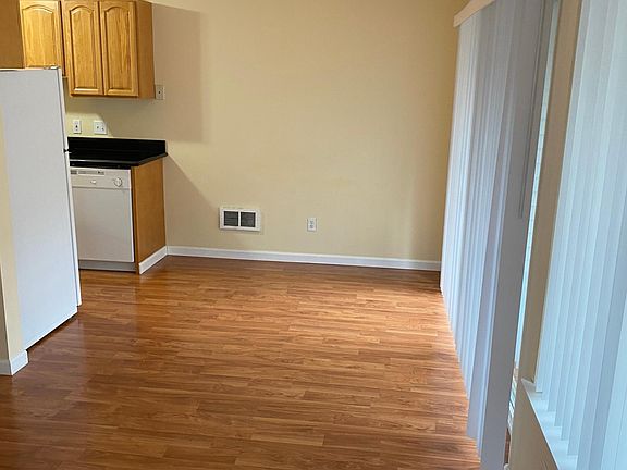 2nd image of 417 Bellevue Way SE APT 406