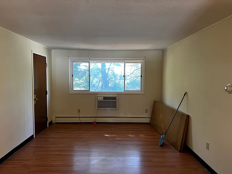 7 Beacon Street Apartments — Photo 5