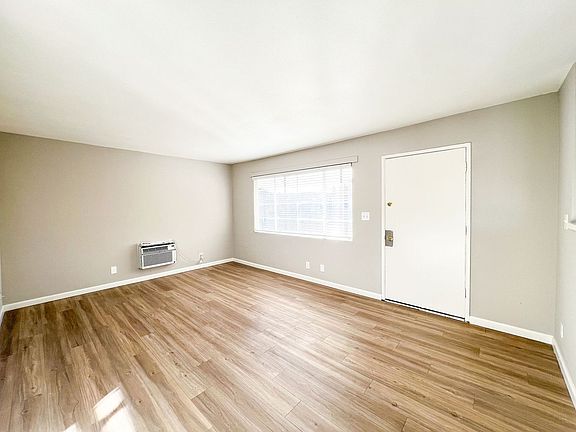 4th image of 928-932 N Alameda Ave