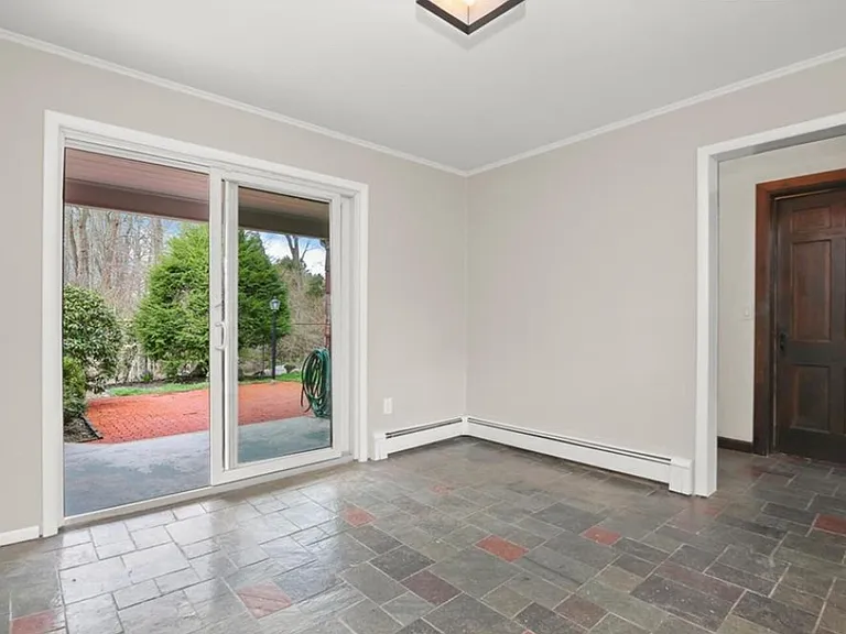 5 Turtleback Ln — Photo 12