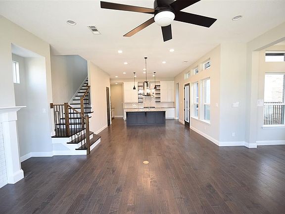 5th image of 7117 Royal View Dr