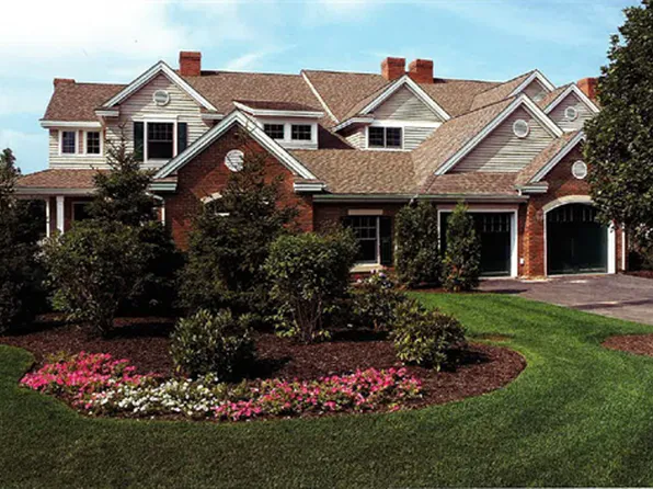 204 Hayfield Ln, Wayland, MA 01778