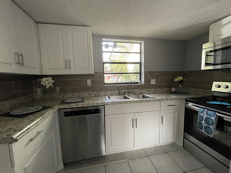 20511 NW 15th Ave #4 — Photo 4