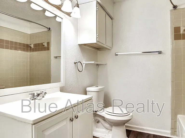 916 Hilltop Dr #C — Photo 8