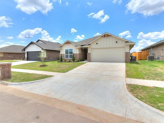 2nd image of 1009 Acacia Creek Dr