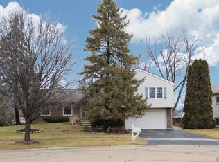 470 Trailside Dr, Lake Zurich, IL 60047