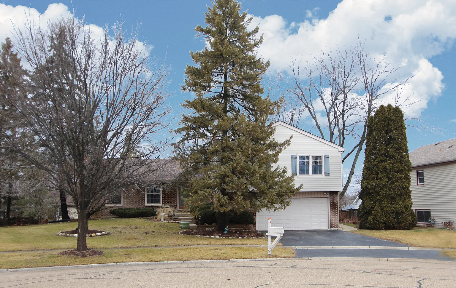 470 Trailside Dr photo 1