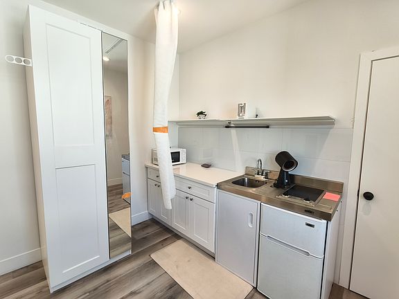 4th image of 3020 S Normandie Ave #E4-1