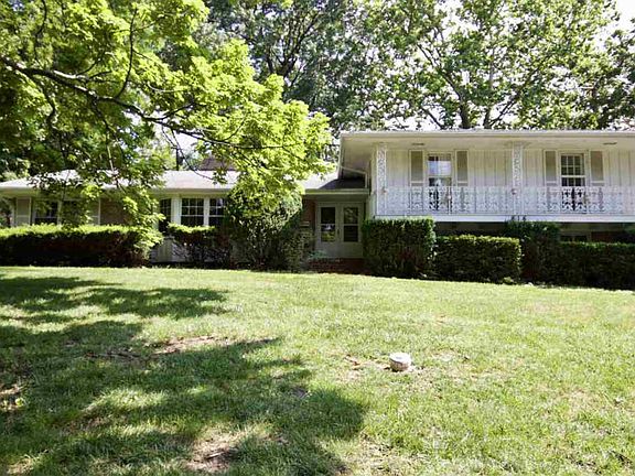 2nd image of 816 W Fairlawn Ln