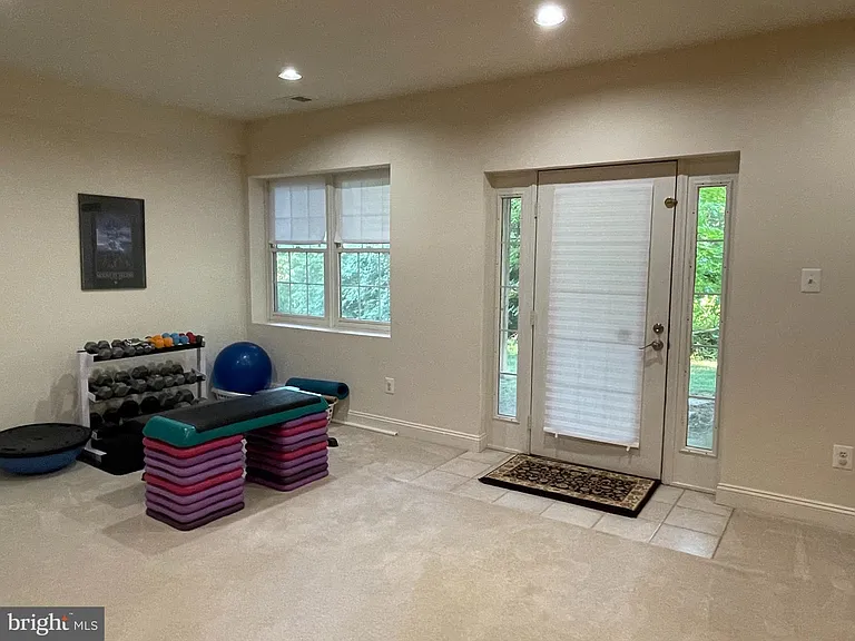 6915 Bonheim Ct — Photo 33