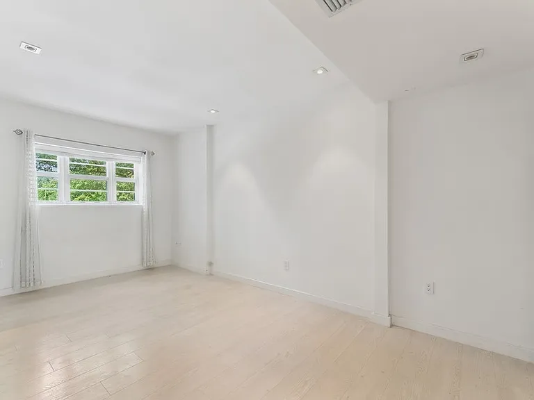 4812 Pine Tree Dr #206 — Photo 6