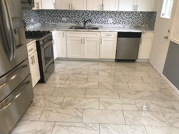 5th image of 1303 Leslie Ave