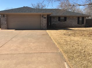 113 Elmwood Ave, Weatherford, OK 73096
