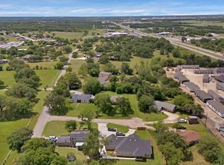 203 Redbird Ct, Joshua, TX 76058