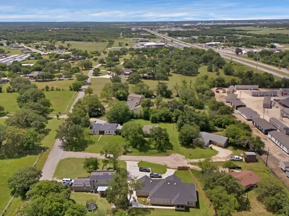 203 Redbird Ct, Joshua, TX 76058