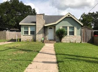 1018 W Sealy St, Alvin, TX 77511