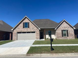 106 Woodhaven Rd, Youngsville, LA 70592