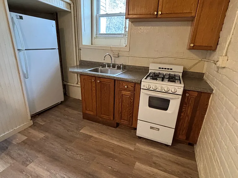 120 W 3rd St #8 — Photo 2