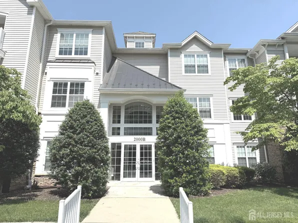 2109 Conrad Way, Somerset, NJ 08873