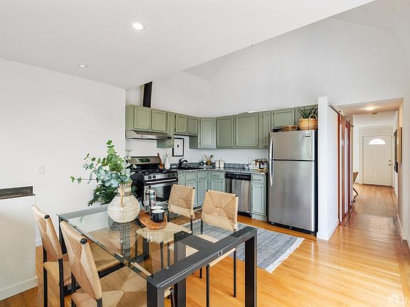 5th image of 25 Kingston St