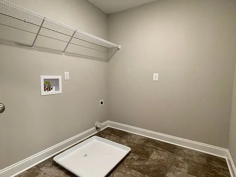 2255 Viking Ct — Photo 8