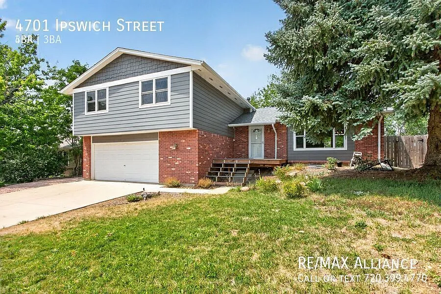 Stunning 4-Bedroom Home in an Ideal Boulder Location! — Photo 2