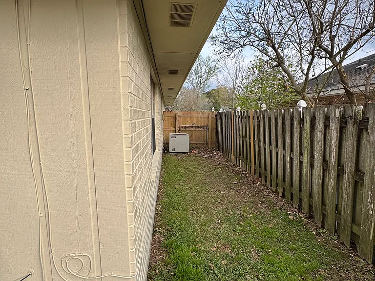1413 Briarhurst Dr — Photo 45