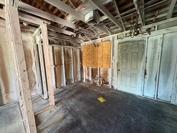 4th image of 7118 Bahia Ln