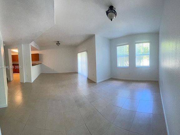 3rd image of 11202 NW 83rd St APT 221