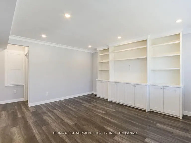 1266 Royal Dr W #UPPER — Photo 5