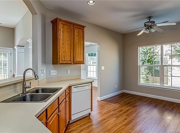 3rd image of 10510 Tintinhull Dr