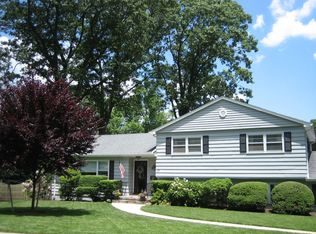 17 Crest Dr, Little Silver, NJ 07739