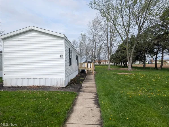 135 Kenny Brook Ln, Elyria, OH 44035