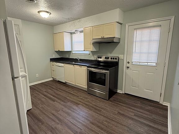 5th image of 413 Booth Rd