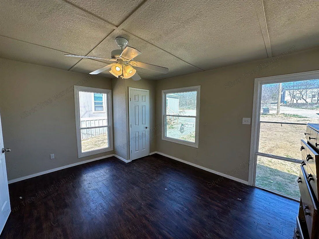 2 bed, 1.0 bath, 700 sqft, $700 — Photo 4