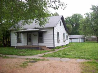 208 S Sedgwick Ave, Burrton, KS 67020