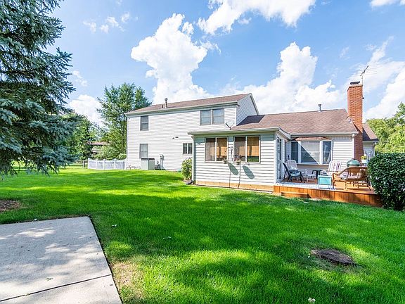 4th image of 1055 Blois Dr