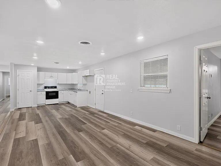 4401 Steven St — Photo 13
