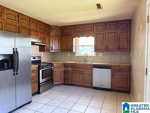 4th image of 932 9th St